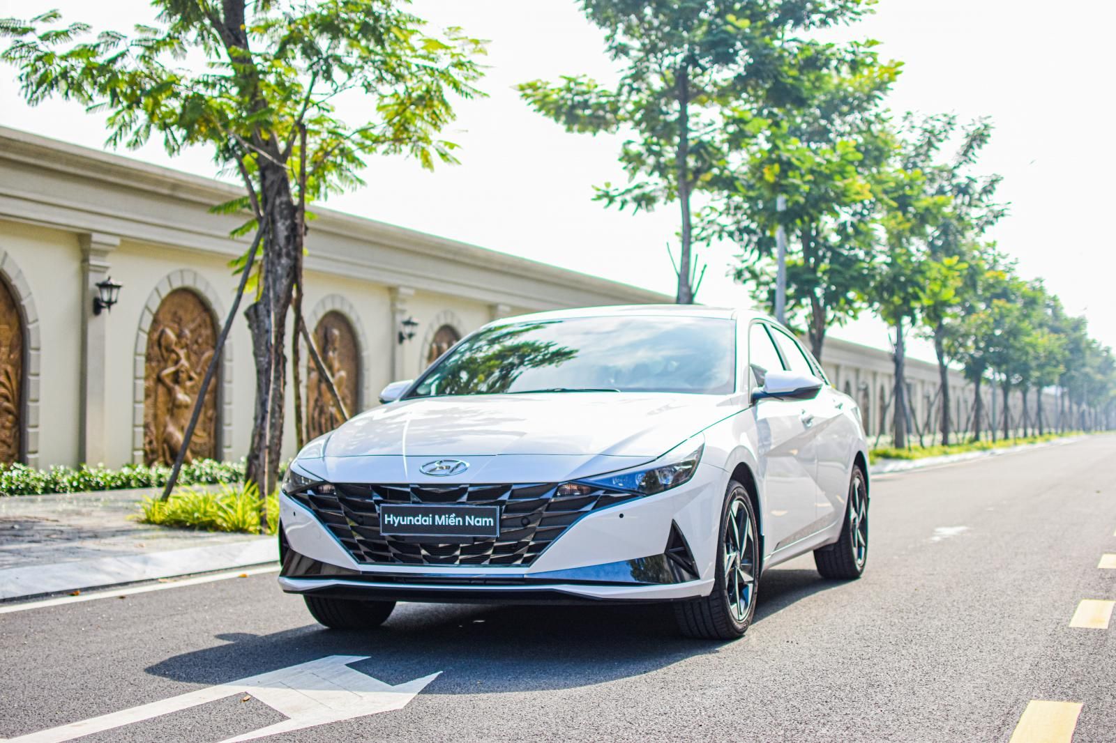 Hyundai Elantra 2022 - Xế Hàn chỉ từ 150 triệu tặng thêm 50% phí trước bạ - Hỗ trợ lãi suất chạm đáy