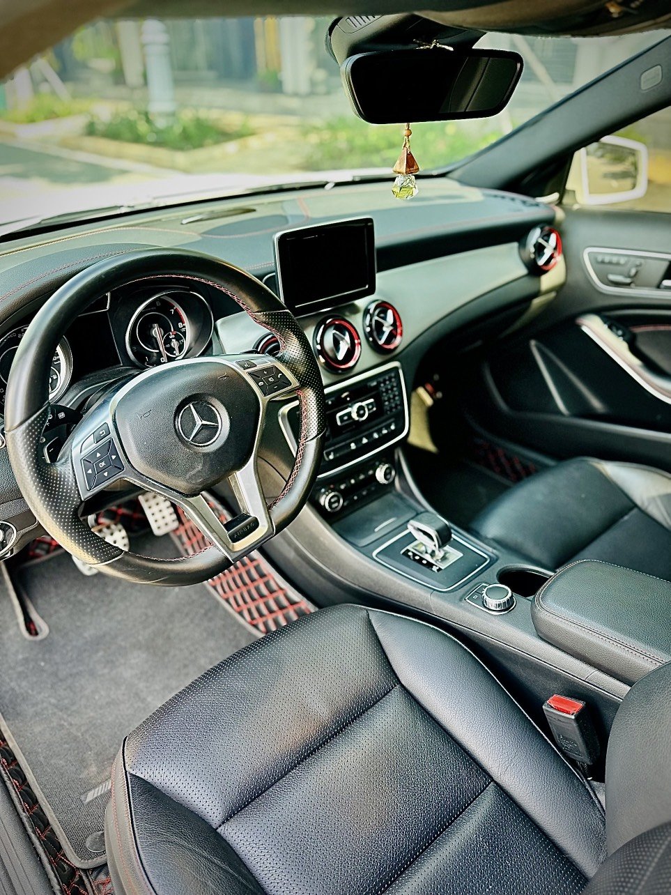 Mercedes-Benz GLA 45 2015 - Mẫu SUV cỡ nhỏ, gọn gàng, giá tốt