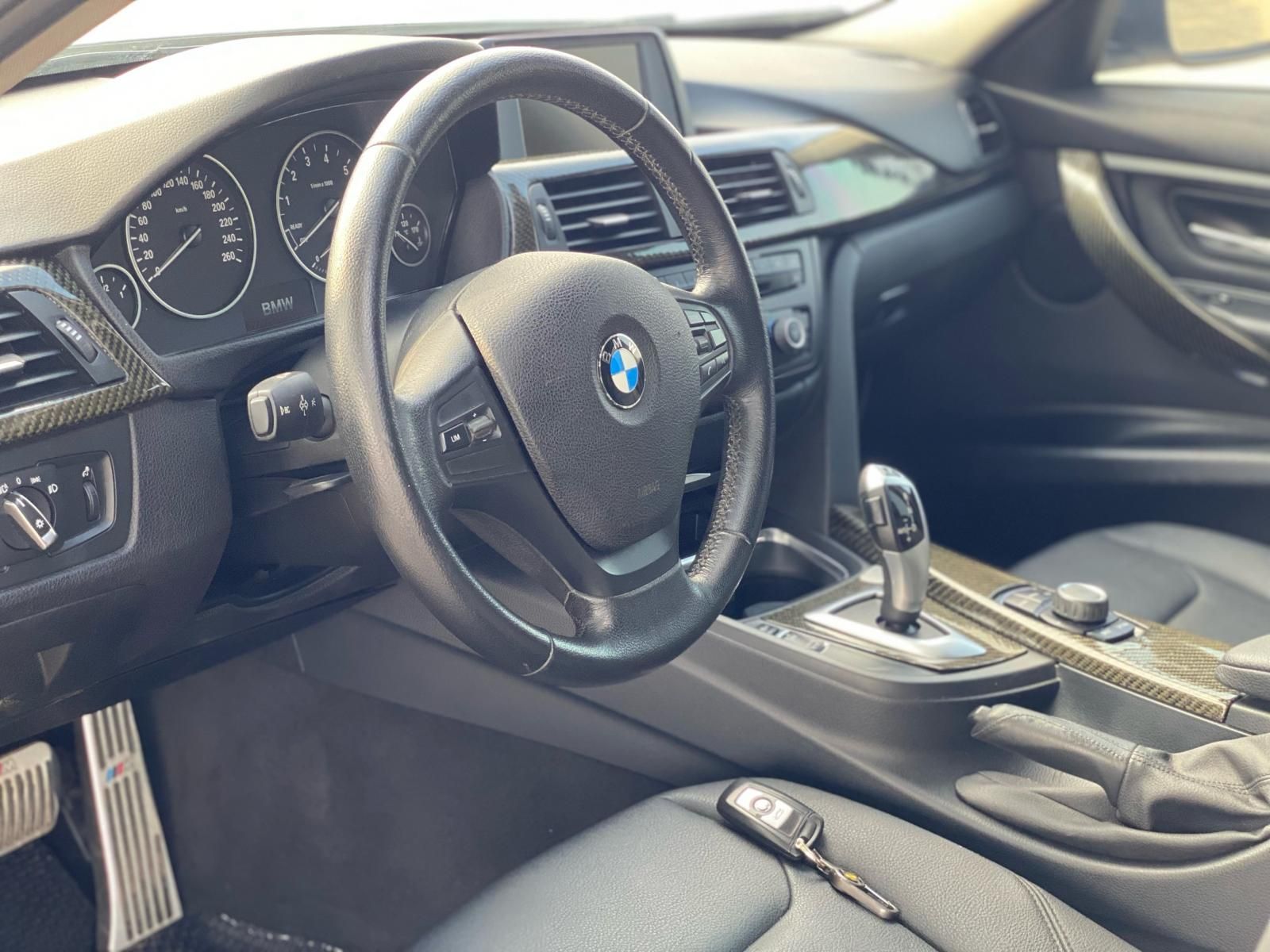 BMW 320i 2013 - Xe gia đình giá chỉ 590tr