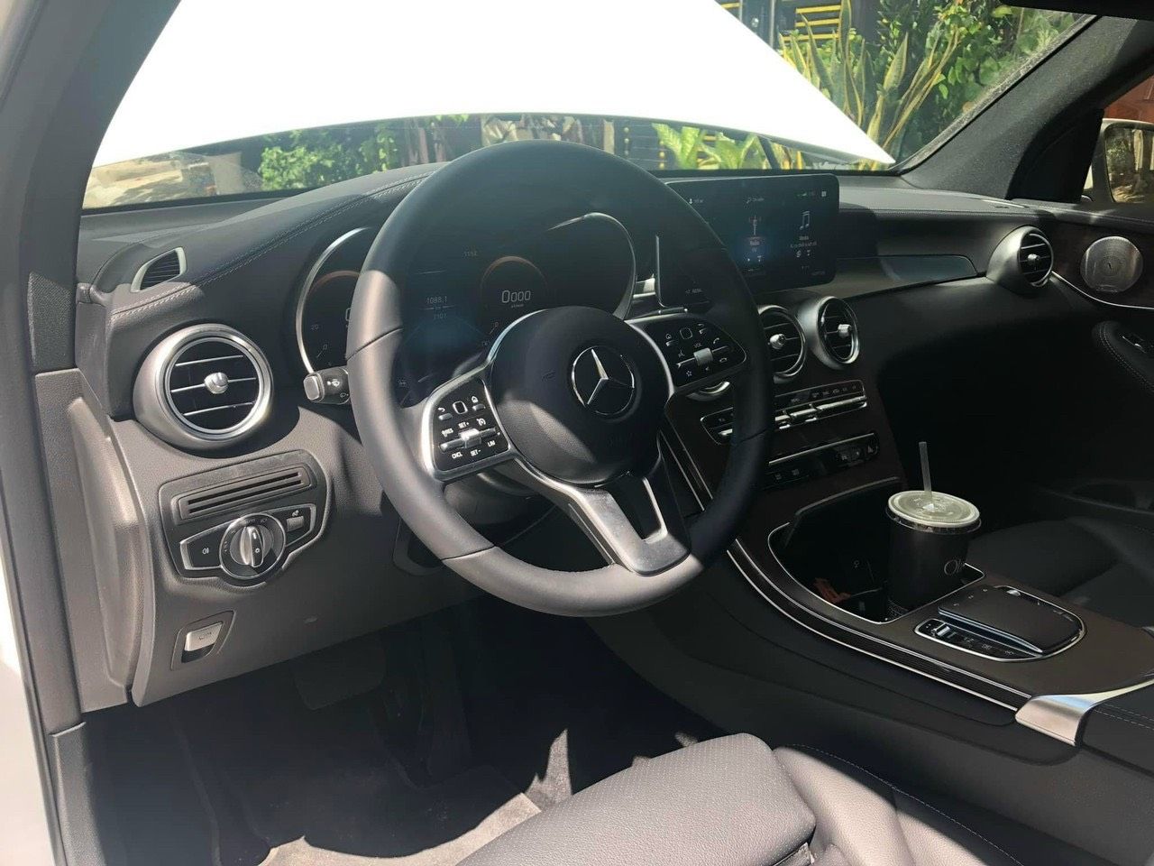 Mercedes-Benz GLC 200 2022 - Mới 99,9% - Siêu siêu lướt odo mới 1000 km đầu tiên - Siêu hiếm 1 chủ từ đầu bao sang tên