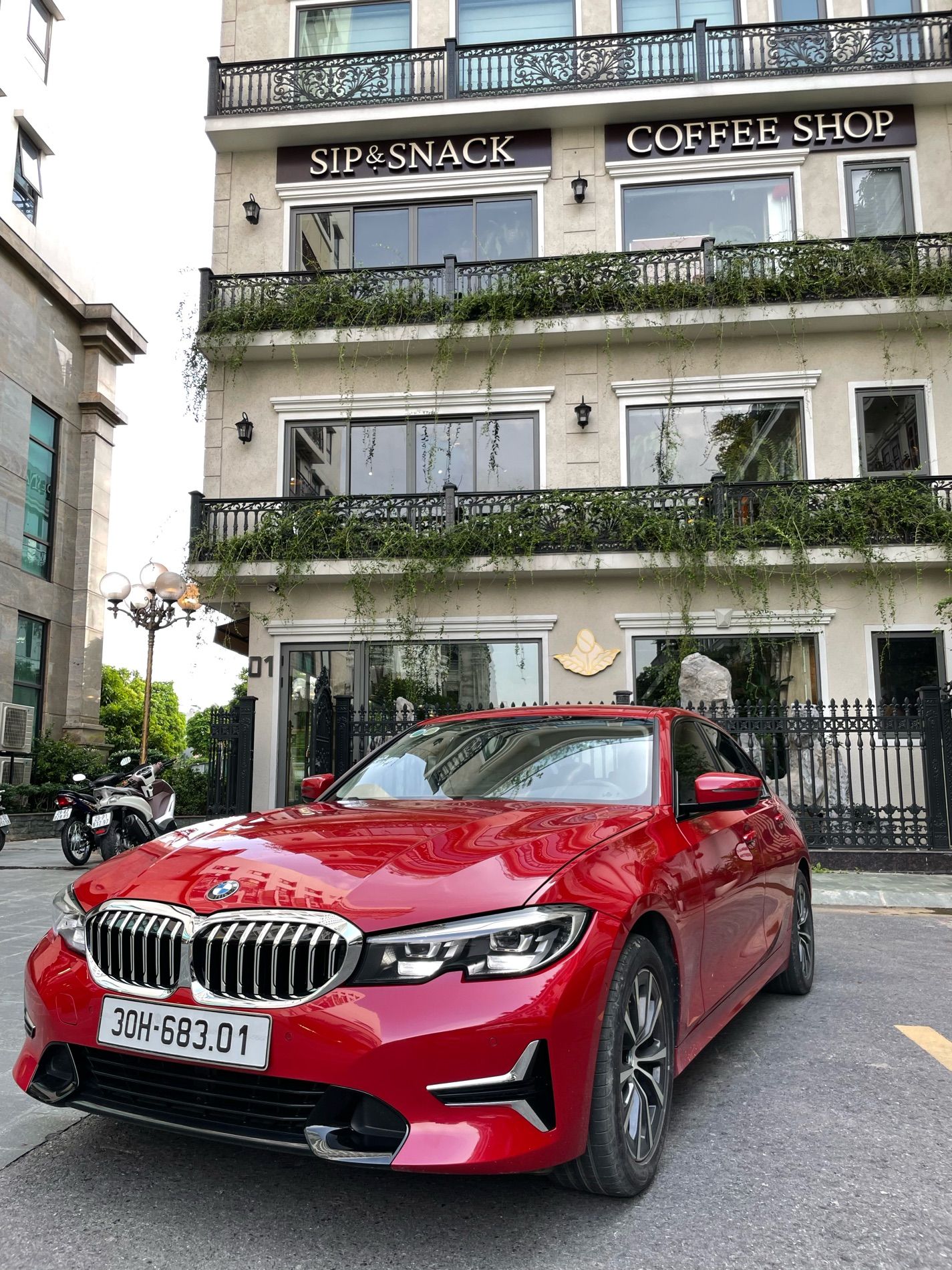 BMW 320i 2019 - Màu đỏ, nhập khẩu