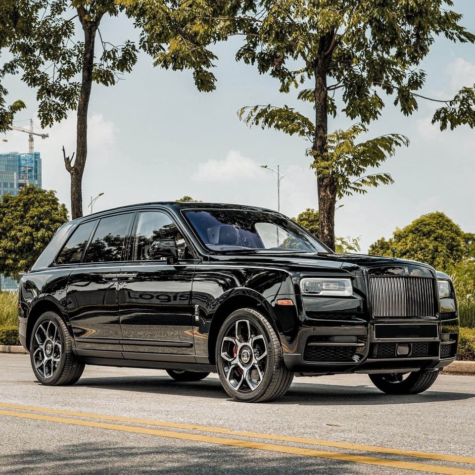 Rolls-Royce Cullinan 2020 - Màu đen, nhập khẩu nguyên chiếc