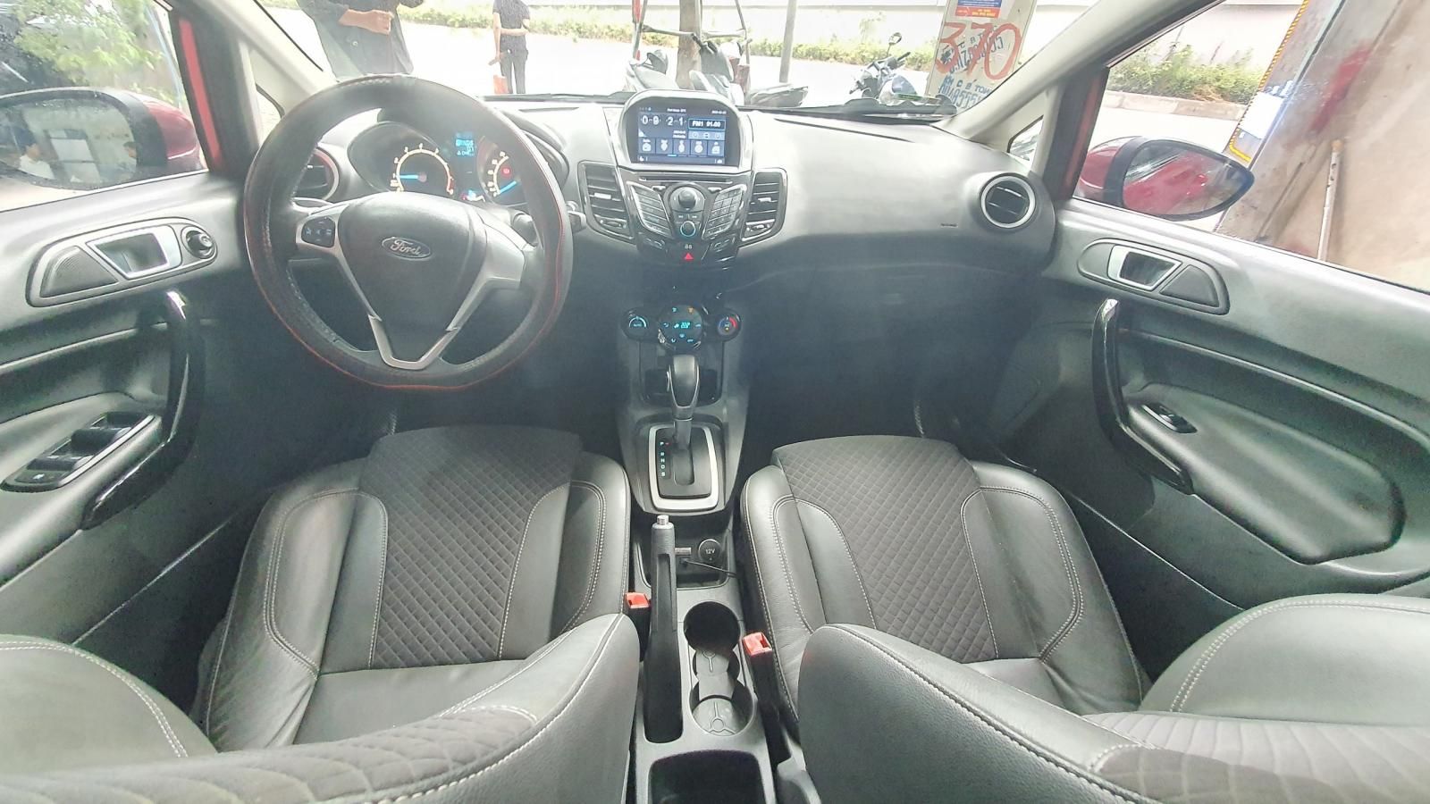 Ford Fiesta 2016 - Full option - Quá mới so với những xe cùng đời