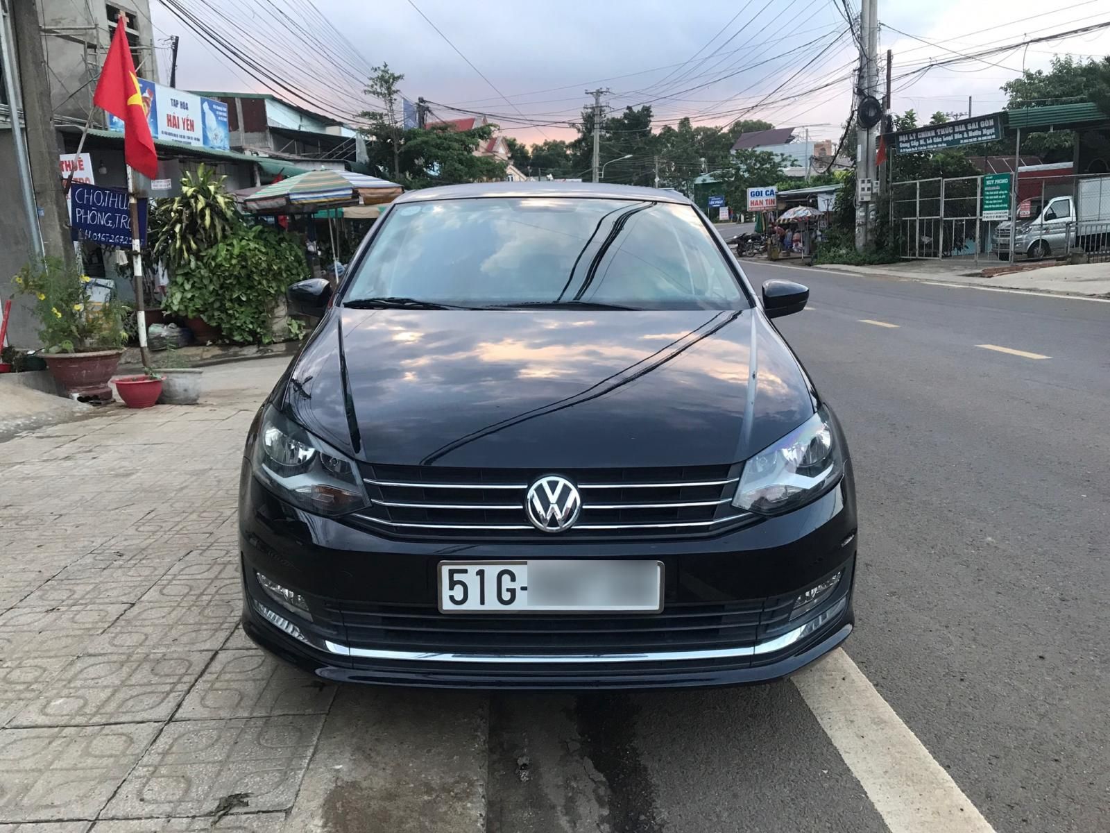 Volkswagen Polo 2019 - Đăng ký 2019 trùm mền, siêu lướt, xe nhà đi bao ngon, BSTP