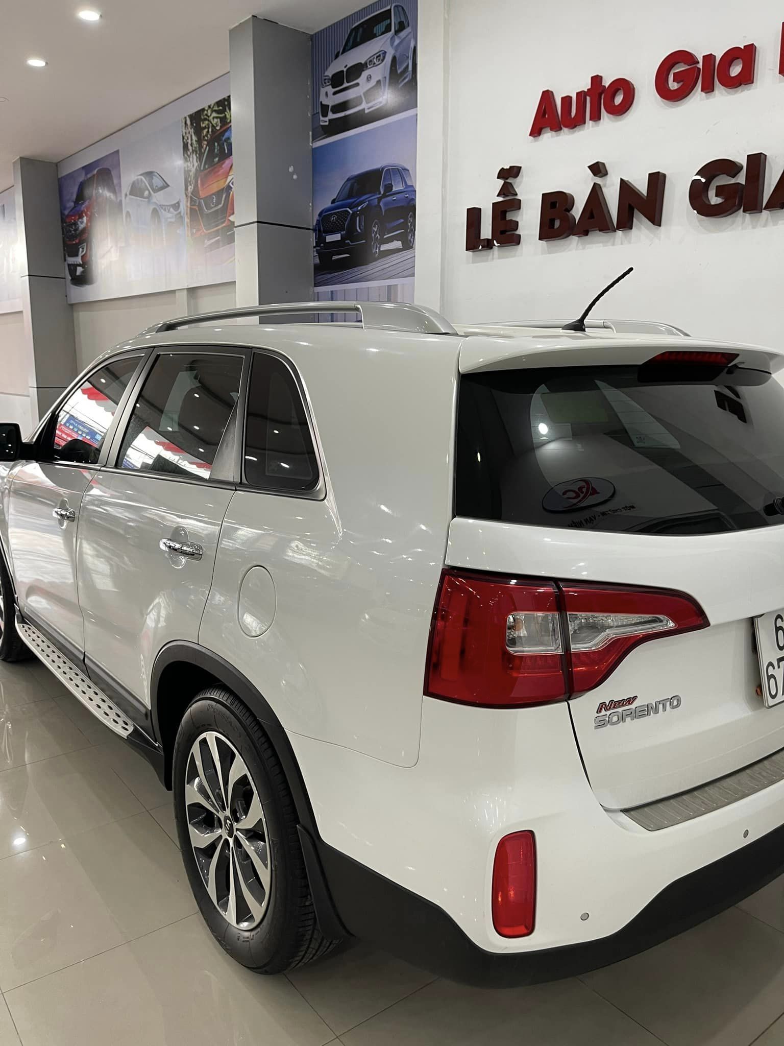 Kia Sorento 2016 - Màu trắng xe gia đình