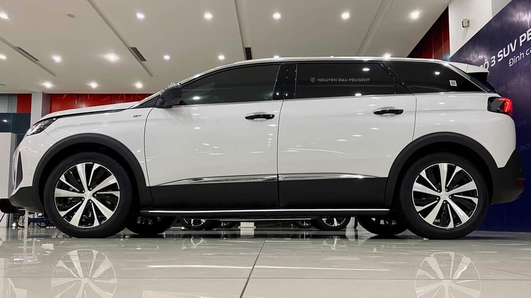 Peugeot 5008 2022 - Xe màu trắng sang trọng, tặng 1 BHVC 1 năm