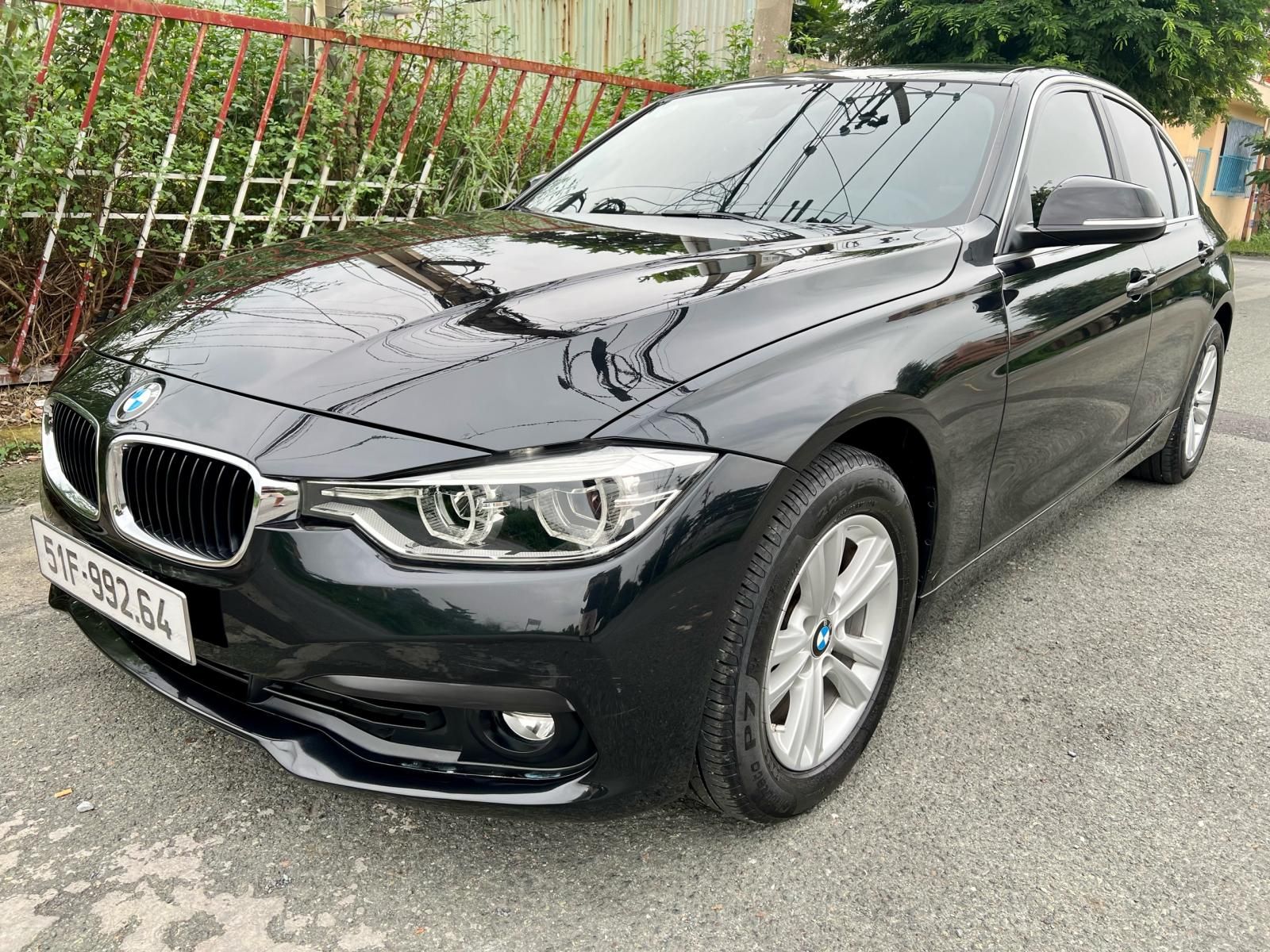 BMW 320i 2016 - Xe gia đình, giá tốt 895tr