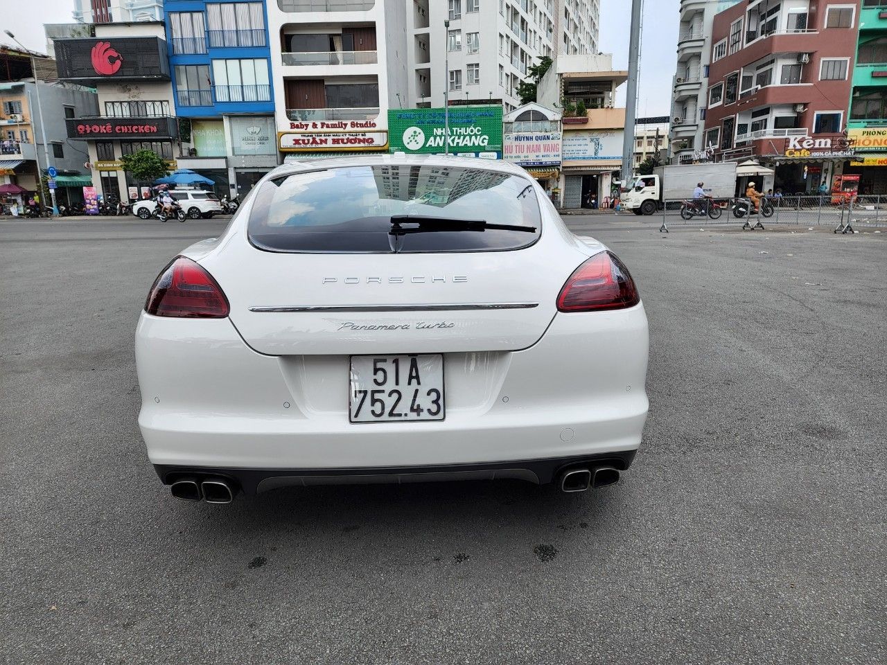 Porsche Panamera 2011 - Turbo mới nhất Việt Nam, full option: Smart key, nâng hạ gầm, rađa, rèm điện, nội thất carbon, dàn loa Burmester 500tr