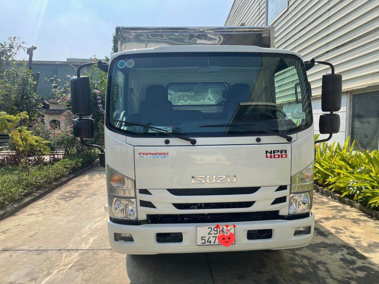 Isuzu 2022 - Thùng kín, mới đăng ký chưa lăn bánh, xe sẵn ở showroom - Liên hệ xem xe trực tiếp