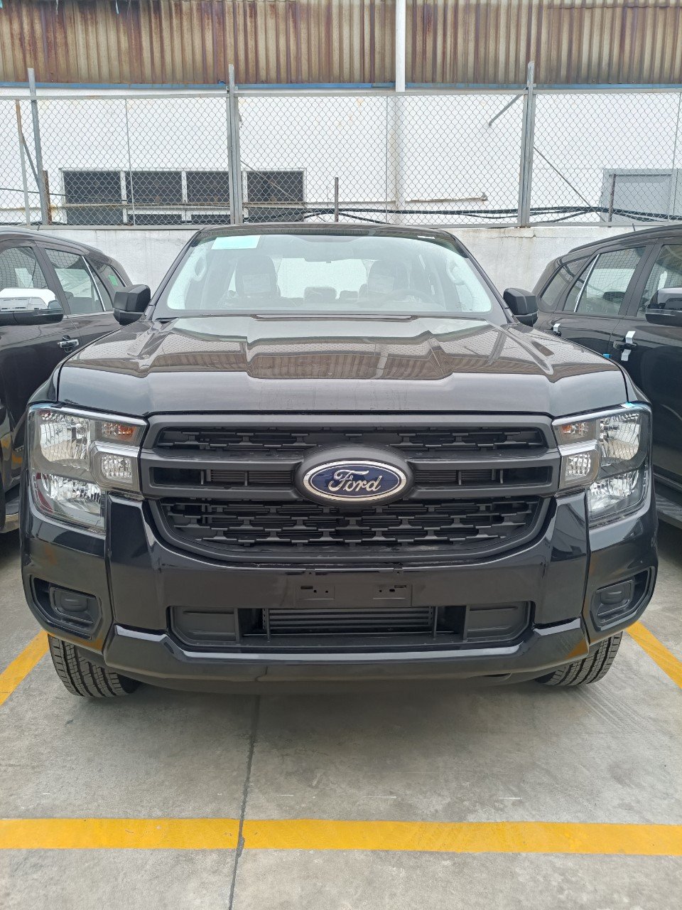 Ford Ranger 2022 - Sẵn đủ màu, trả thẳng giao xe ngay giá cực tốt, tặng gói phụ kiện - Hỗ trợ giao xe tận nơi