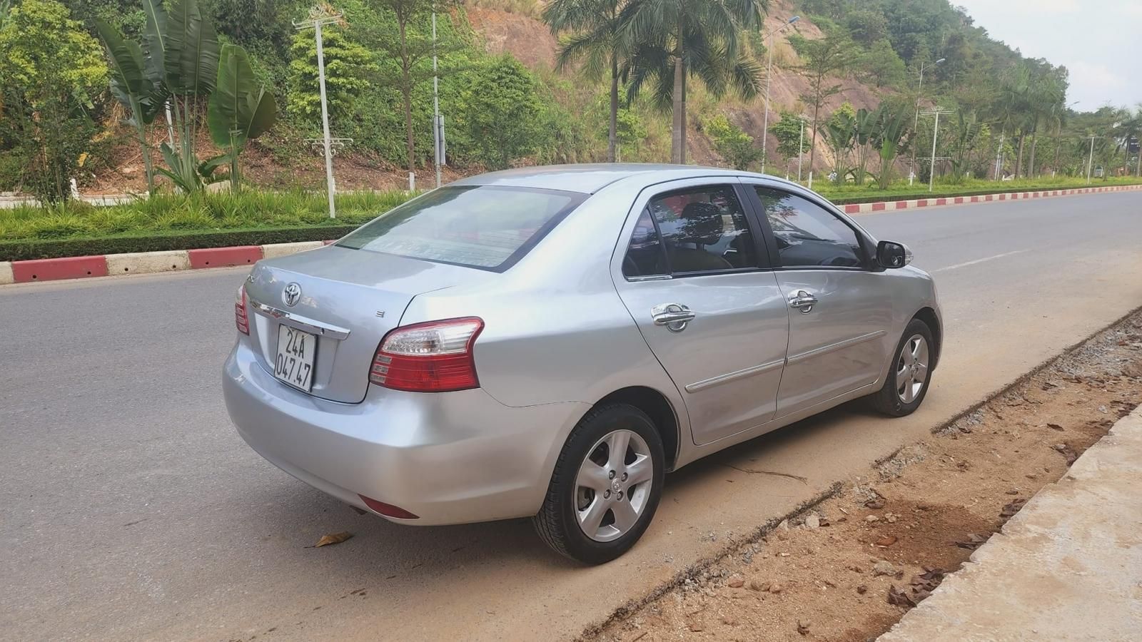 Toyota Vios 2009 - Màu bạc xe gia đình