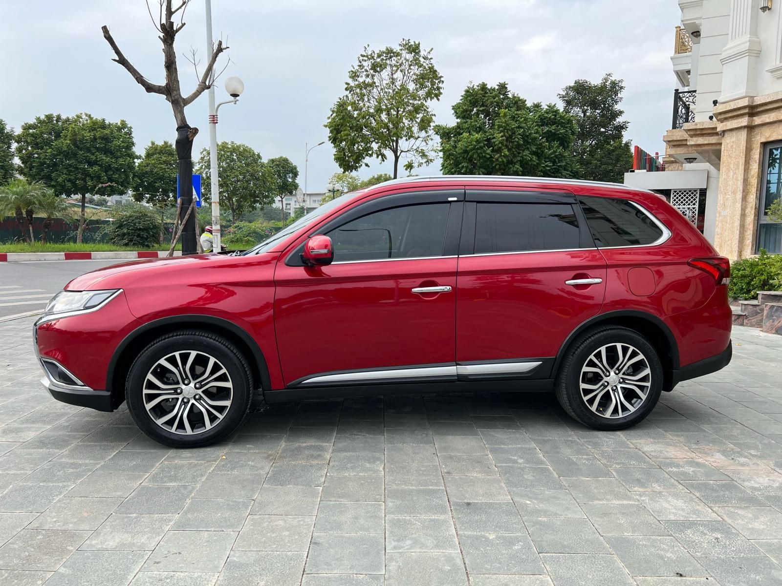 Mitsubishi Stavic 2019 - Cần bán xe màu đỏ