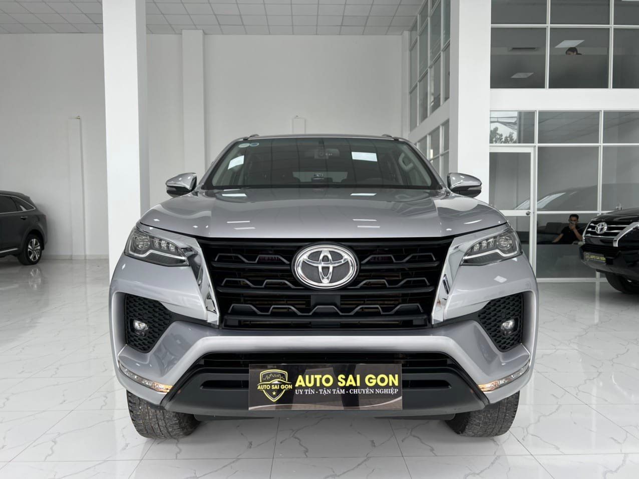 Toyota Fortuner 2020 - Màu bạc số tự động