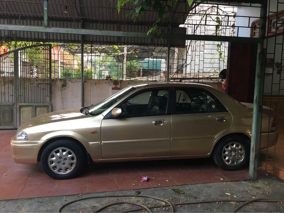 Ford Laser 2000 - Màu vàng