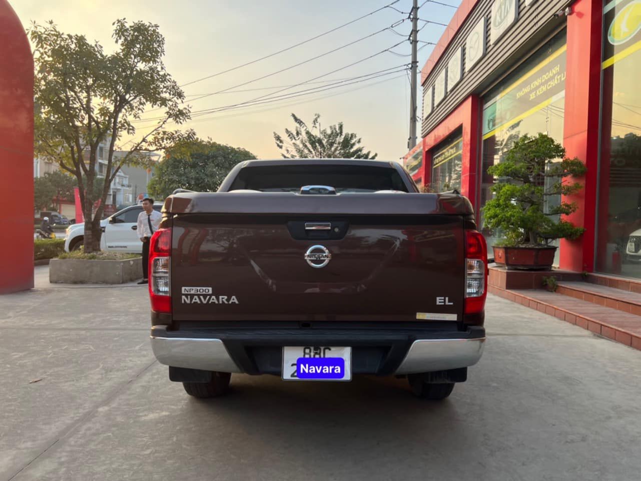 Nissan Navara 2016 - Xe màu nâu giá cạnh tranh