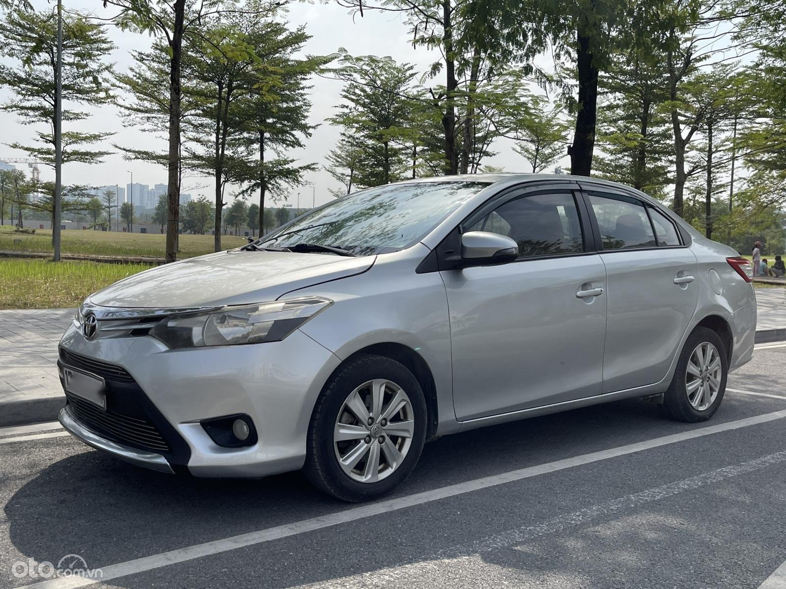 Toyota Vios 2014 - Màu bạc số sàn, 320 triệu