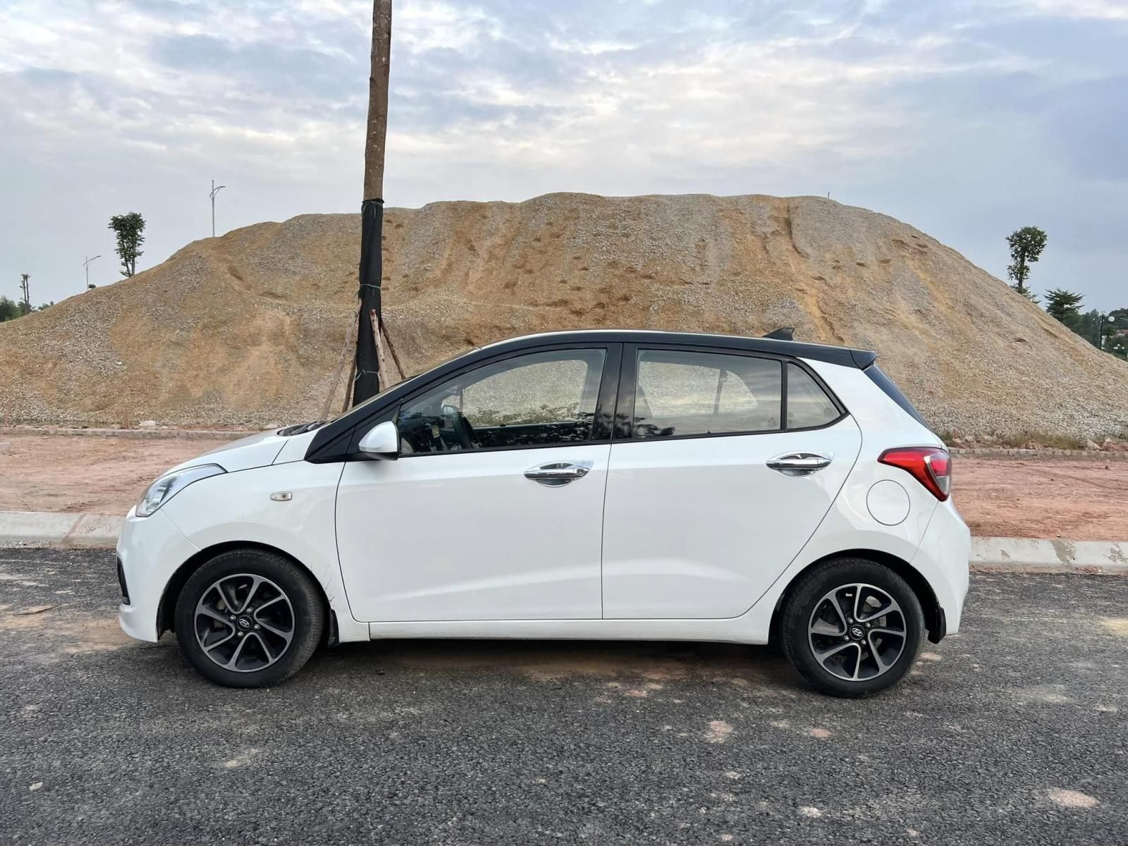 Hyundai i10 2016 - Hyundai i10 2016 số sàn