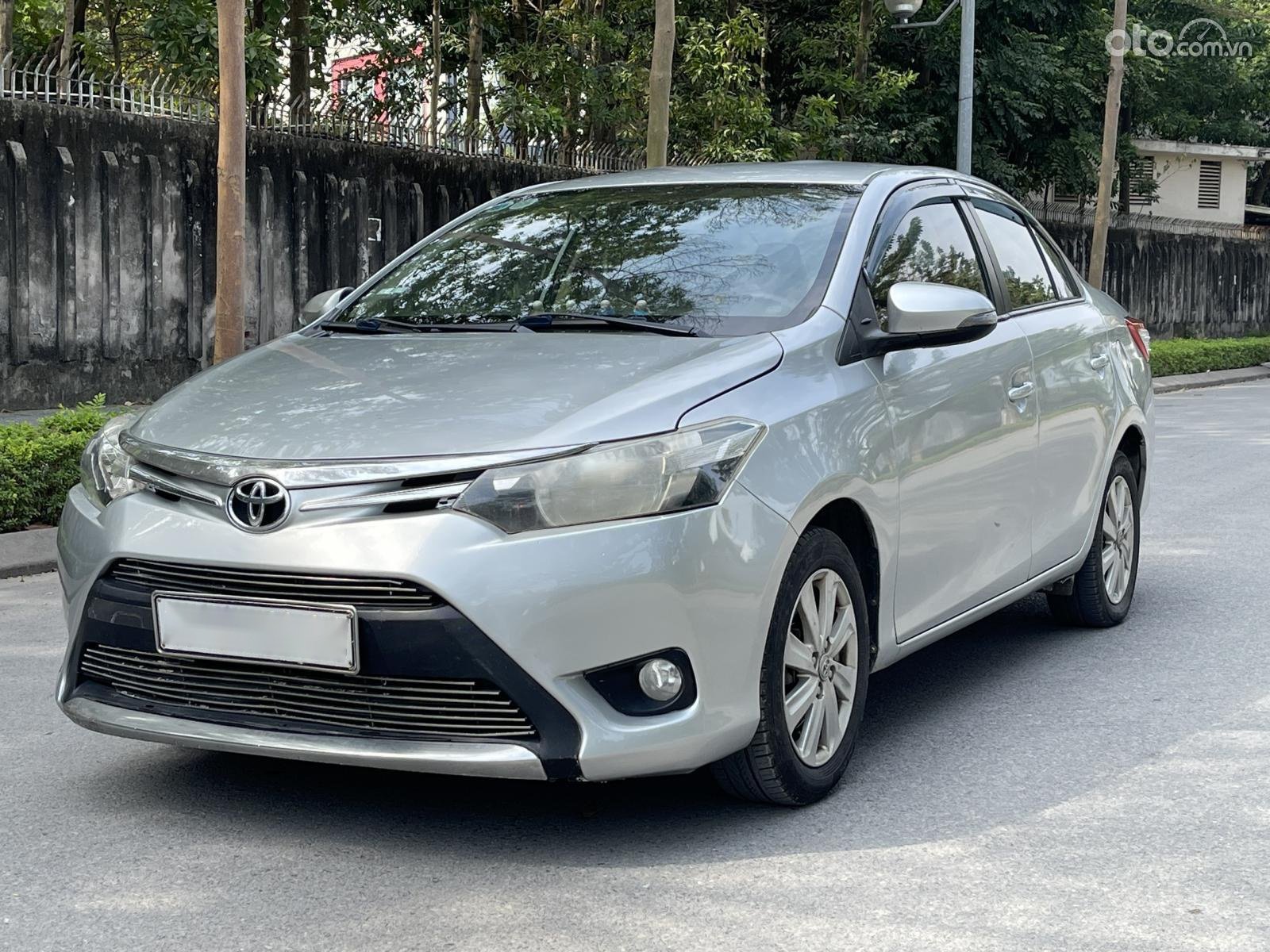 Toyota Vios 2014 - Màu bạc số sàn, 320 triệu