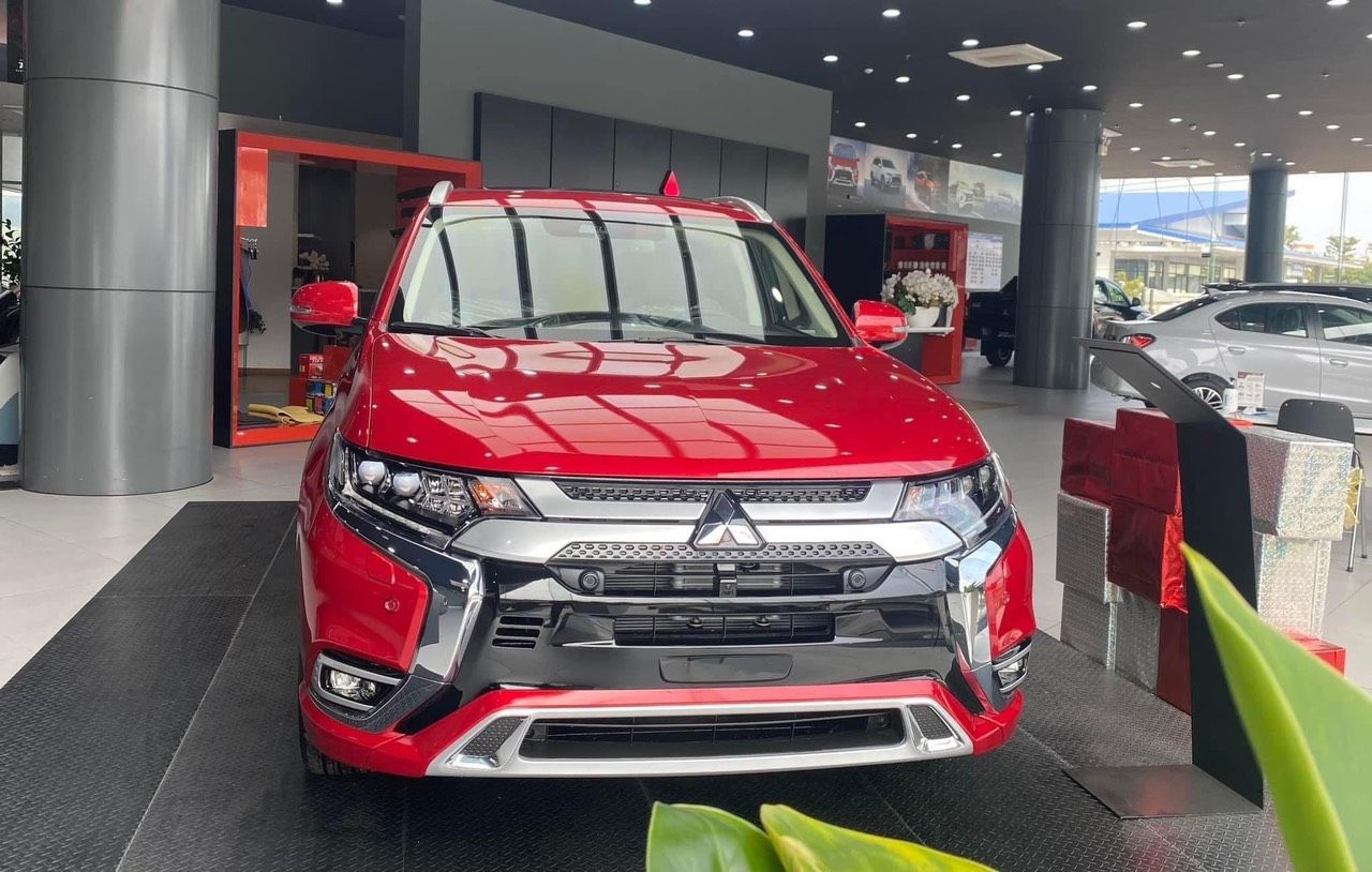 Mitsubishi Outlander 2022 - Khuyến mãi tiền mặt 47 triệu - Giá tốt nhất miền Bắc kèm nhiều ưu đãi chăm xe