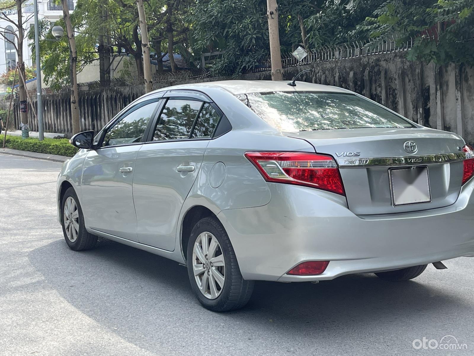 Toyota Vios 2014 - Màu bạc số sàn, 320 triệu