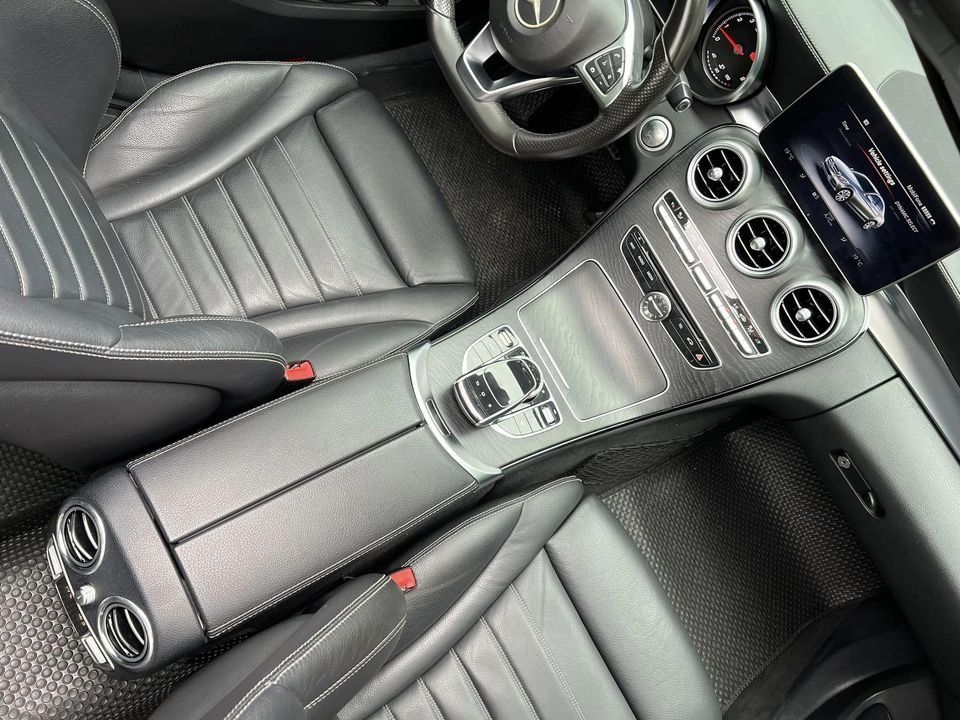 Mercedes-Benz C300 2015 - Xe màu trắng