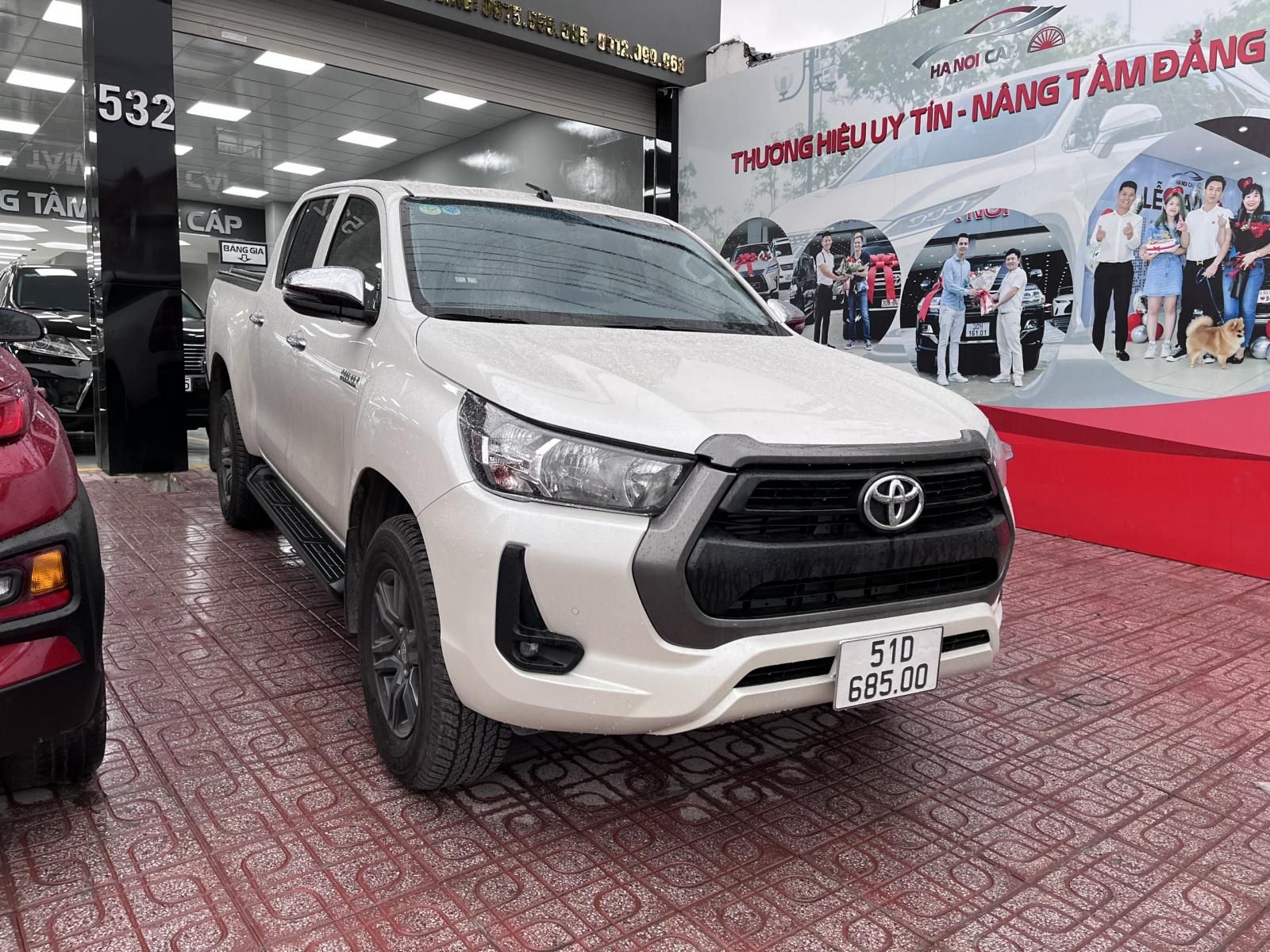 Toyota Hilux 2021 - Màu trắng, nhập khẩu, 730tr