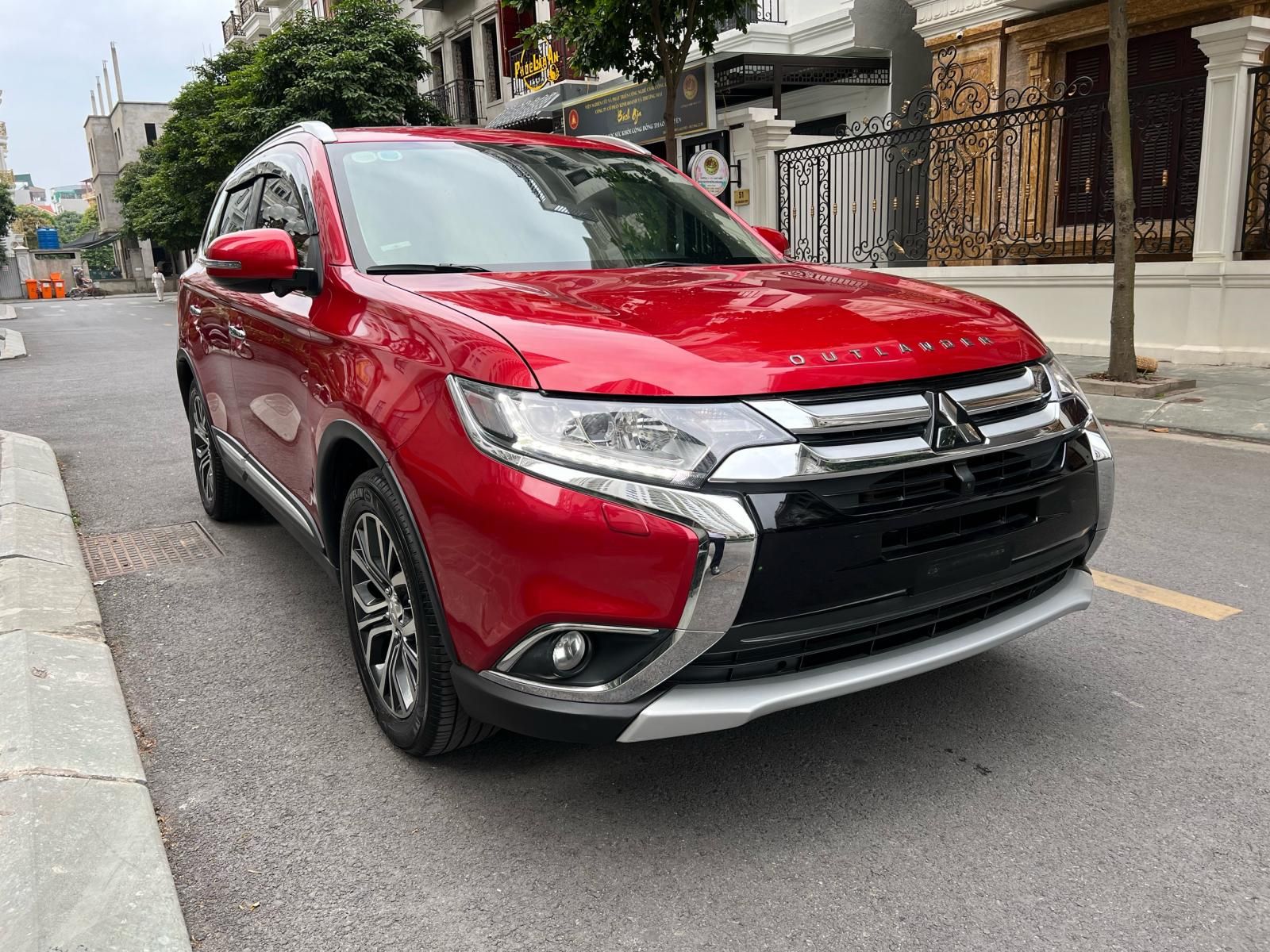 Mitsubishi Stavic 2019 - Cần bán xe màu đỏ