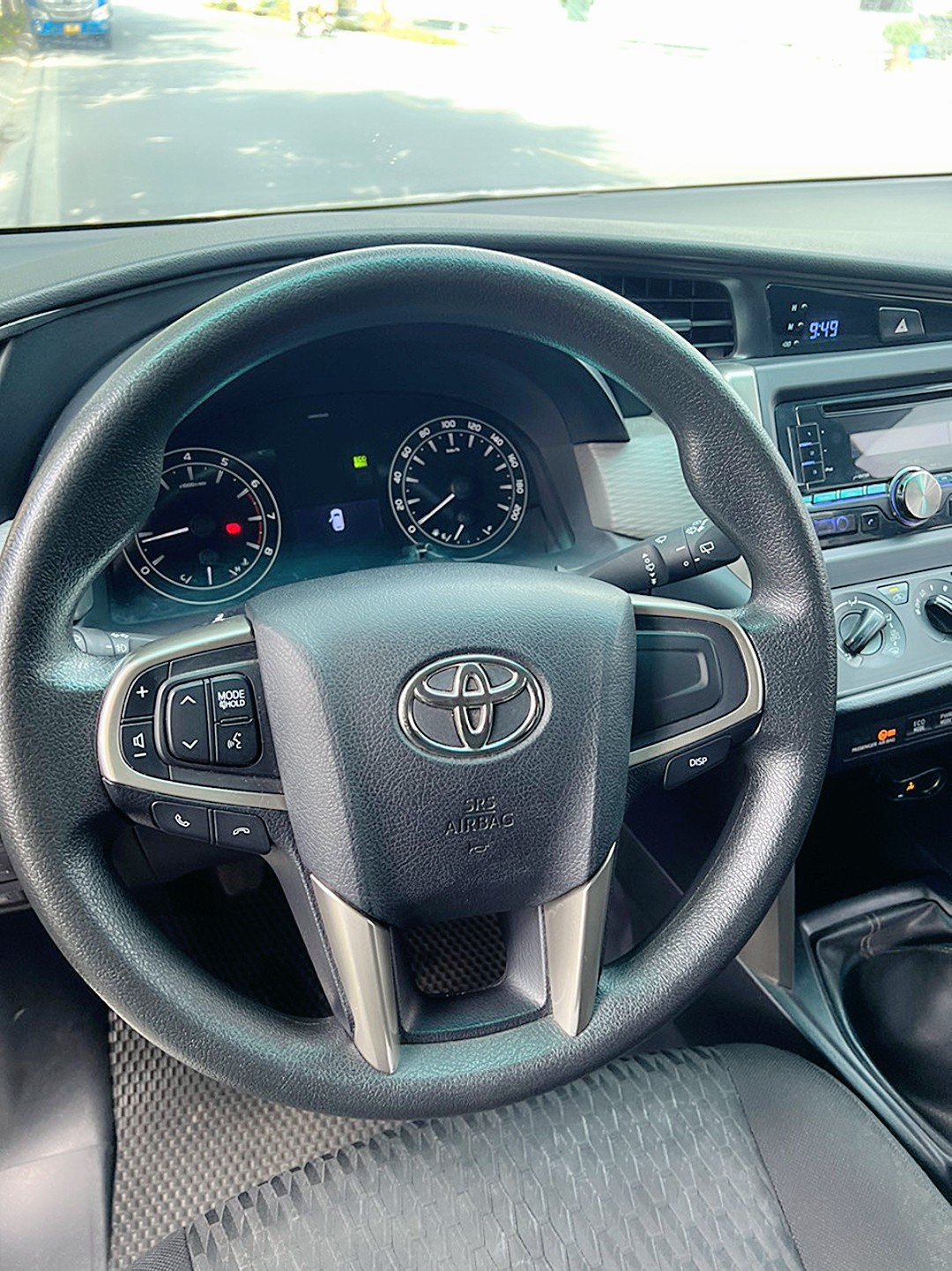 Toyota Innova 2018 - Bán xe gia đình giá chỉ 579tr
