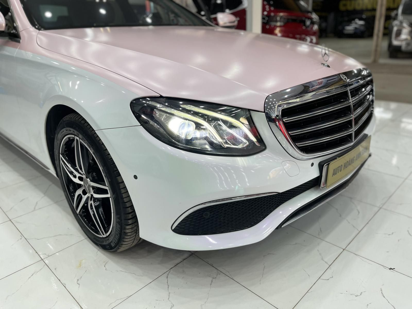 Mercedes-Benz E200 2017 - Màu trắng, độ lên E300