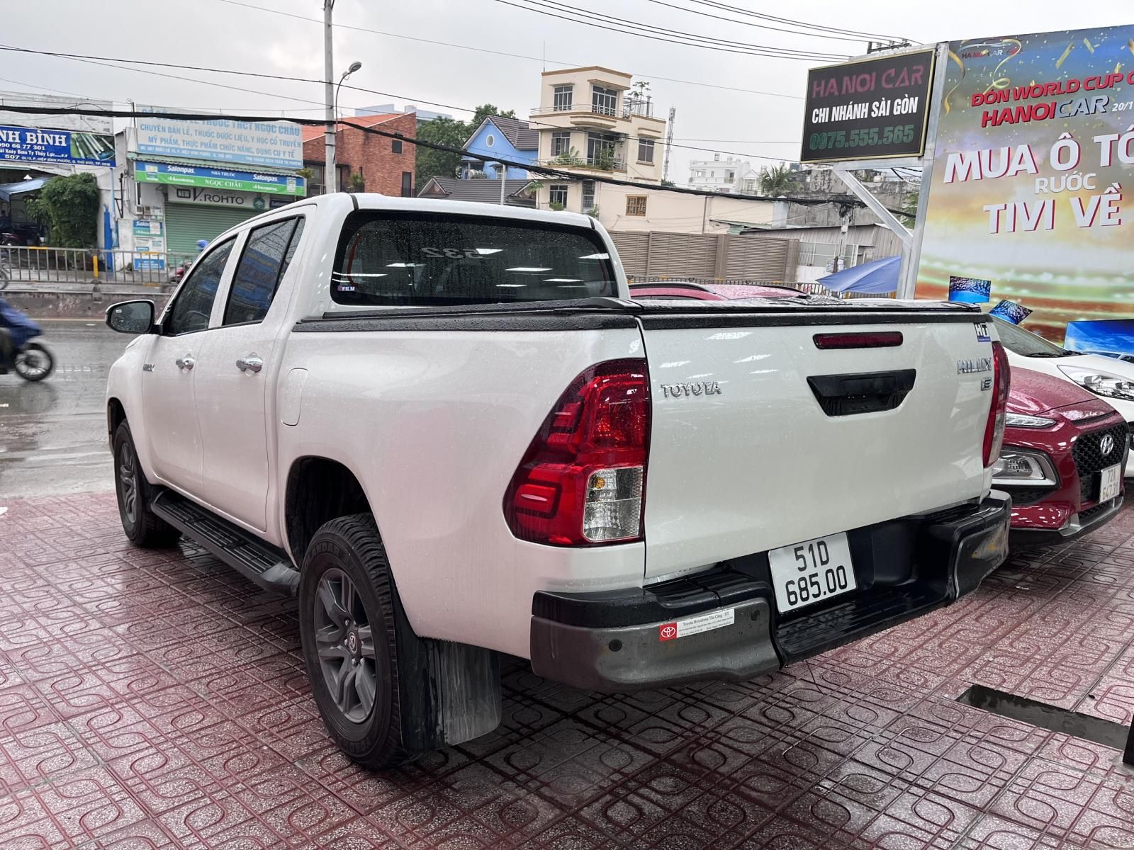 Toyota Hilux 2021 - Màu trắng, nhập khẩu, 730tr