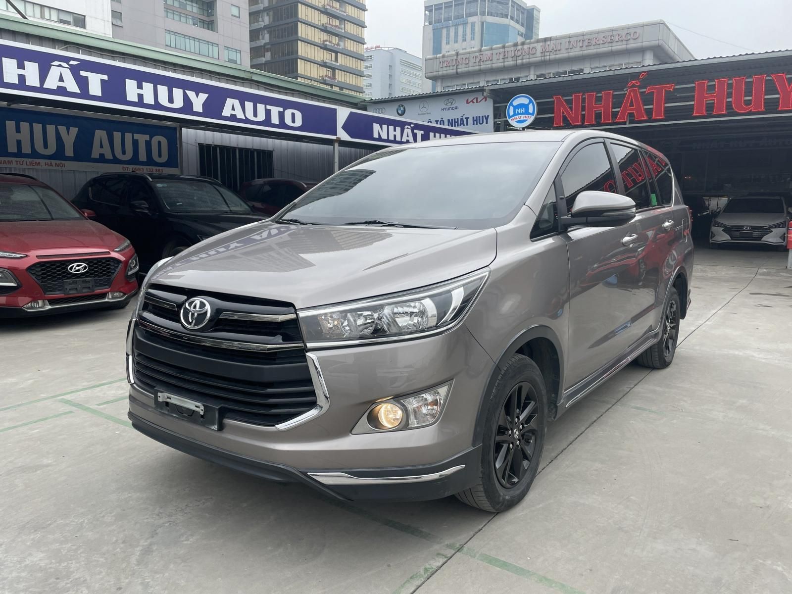 Toyota Innova 2018 - Màu xám, giá ưu đãi