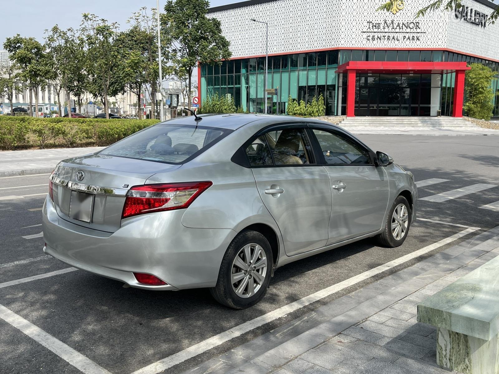 Toyota Vios 2014 - Màu bạc số sàn, 320 triệu