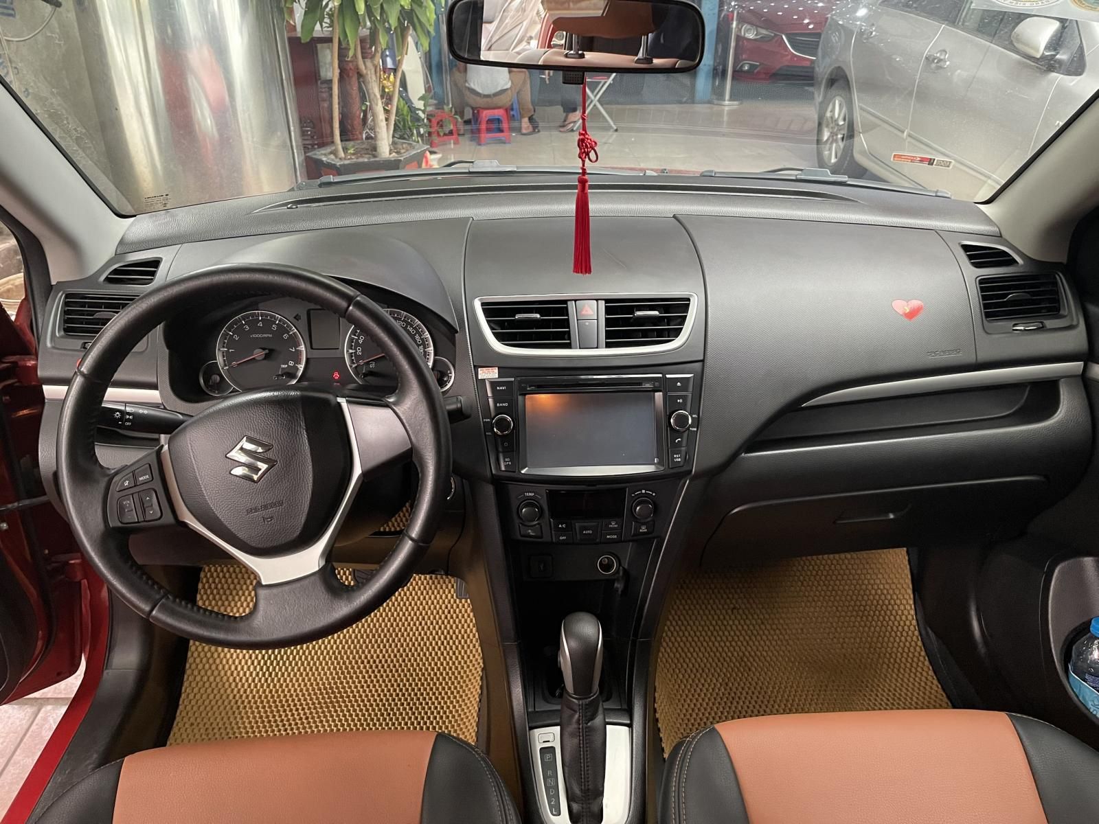 Suzuki Swift 2017 - Màu đỏ, 380 triệu