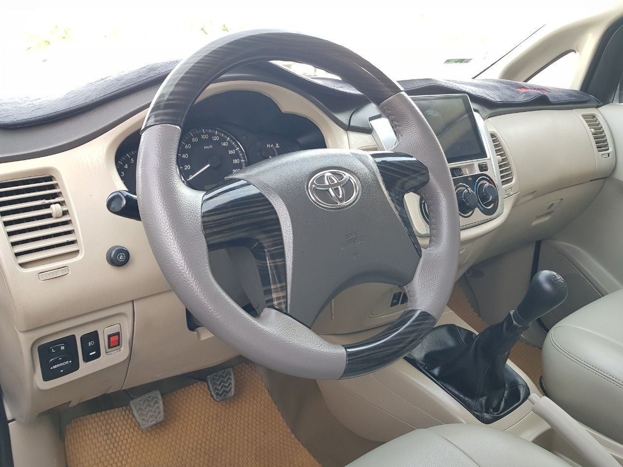 Toyota Innova 2015 - Xe gia đình giá chỉ 348tr