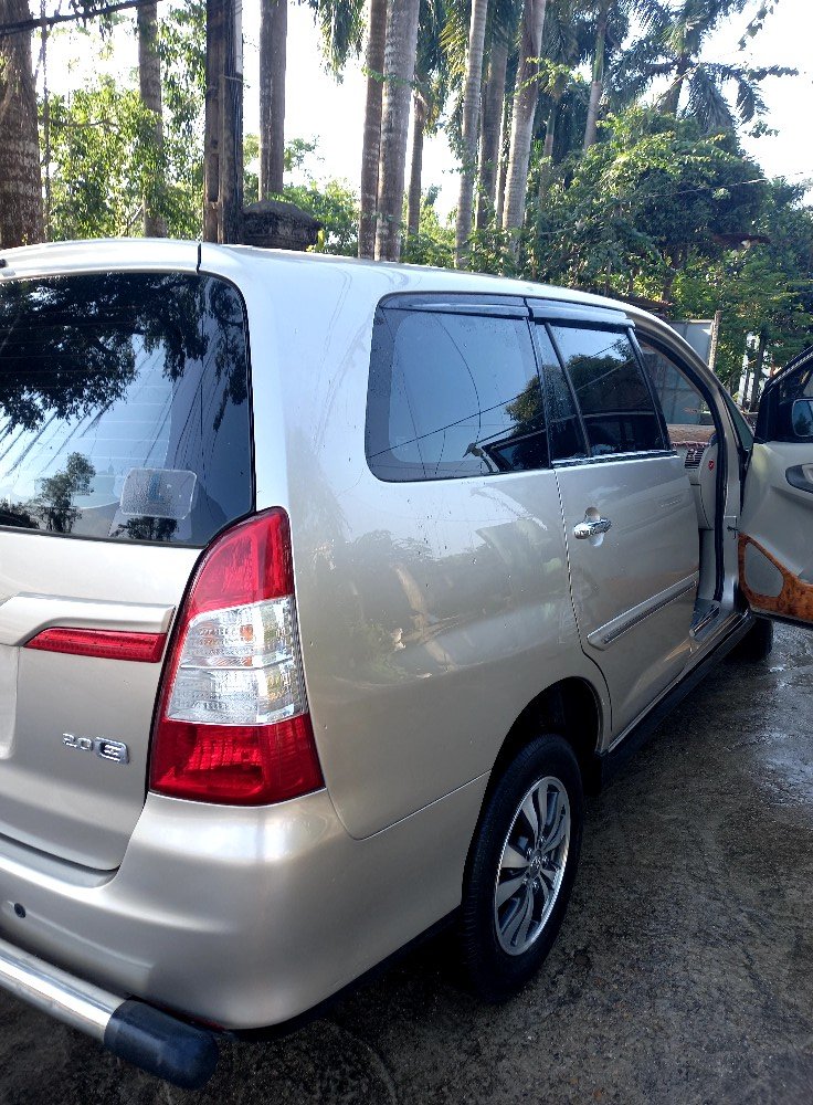 Toyota Innova 2015 - Xe màu bạc