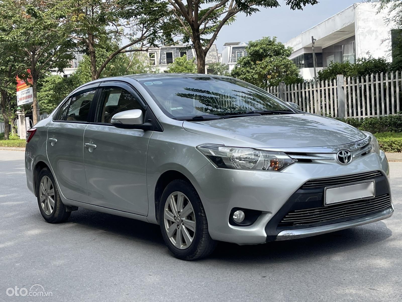 Toyota Vios 2014 - Màu bạc số sàn, 320 triệu