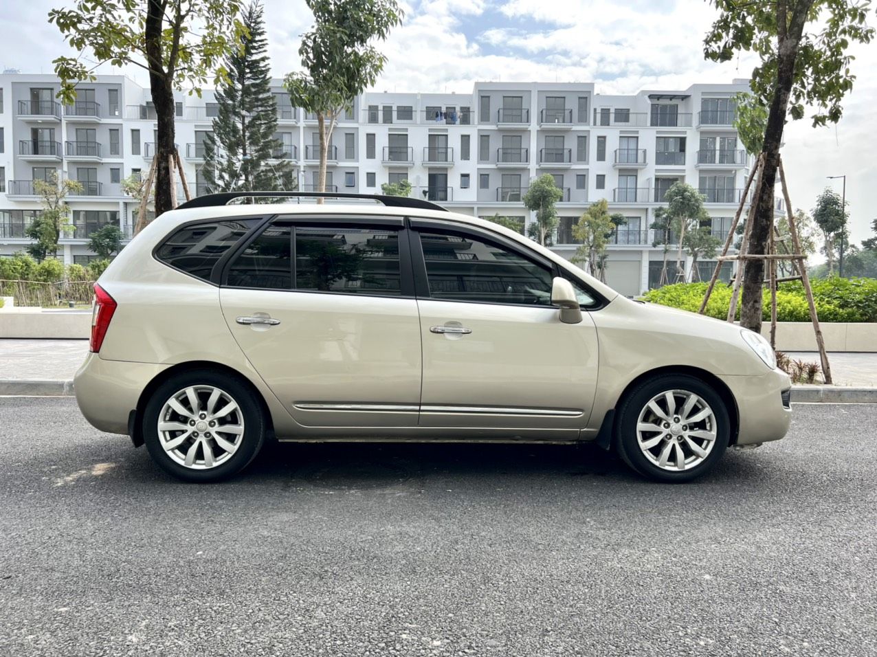 Kia Carens 2010 - Xe đẹp không đối thủ