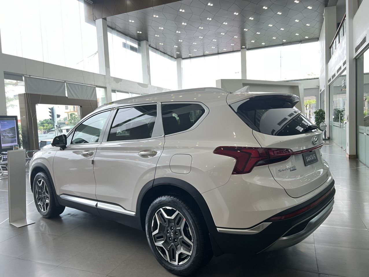 Hyundai Santa Fe 2022 - Sẵn xe giao ngay + Ưu đãi lên đến 30tr + Phụ kiện - Liên hệ ngay hôm nay