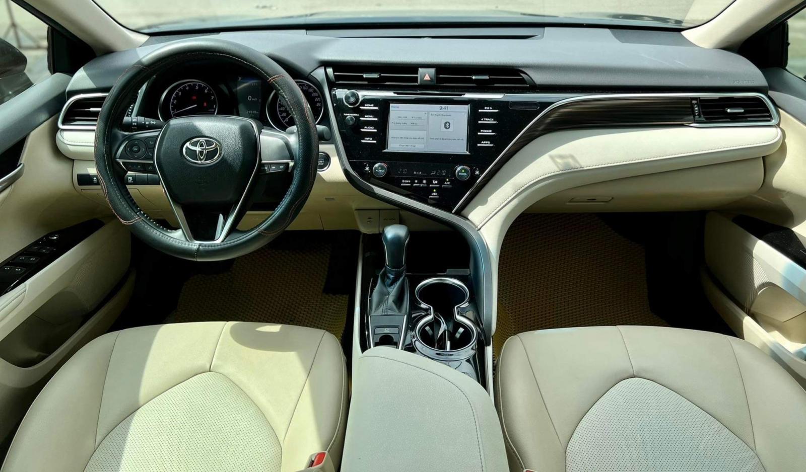 Toyota Camry 2.0 G 2021 - Toyota Camry 2.0 G màu đen biển HCM  — Sản Xuất 2021 