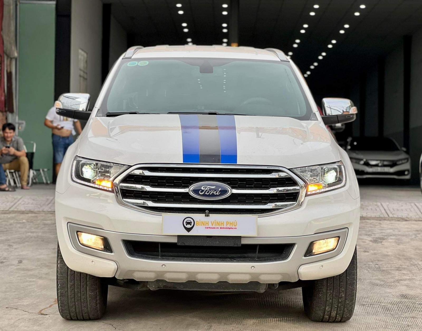 Ford Everest 2.0 2019 - Ford Everest 2.0 Titanium một cầu máy dầu, màu trắng biển HCM  