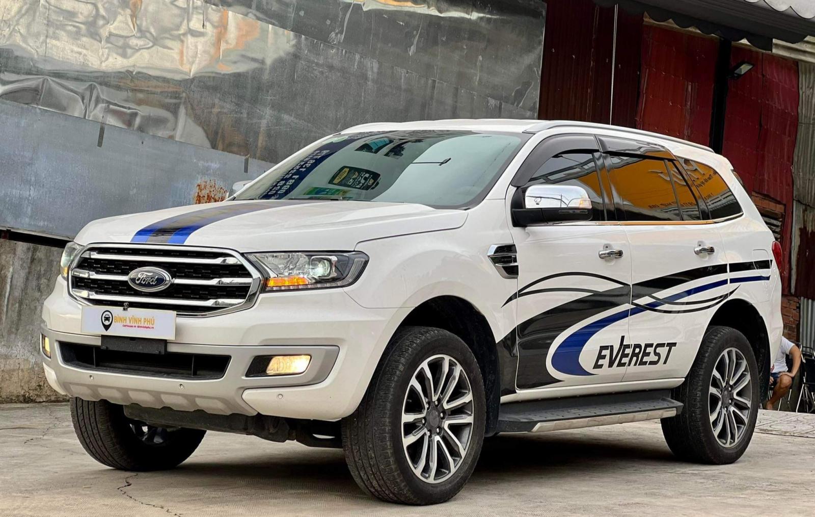 Ford Everest 2.0 2019 - Ford Everest 2.0 Titanium một cầu máy dầu, màu trắng biển HCM  