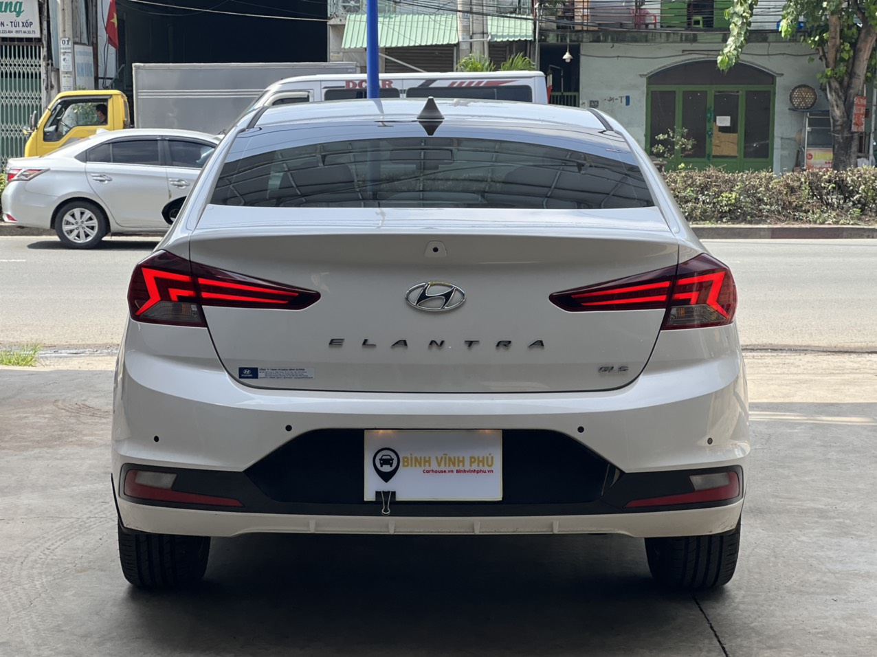 Hyundai Elantra 2.0 2021 - Hyundai Elantra 2.0 AT màu trắng biển tỉnh   