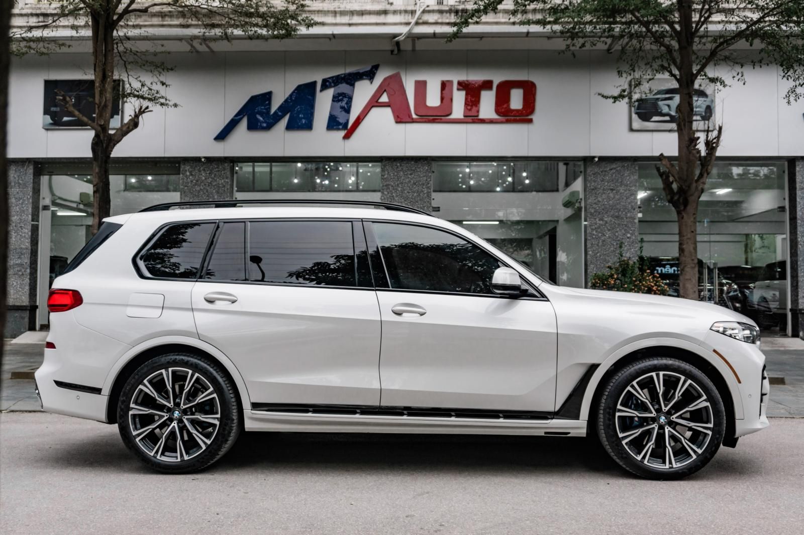 BMW X7 2020 - Phiên bản M sport. Xe full option cực đẹp