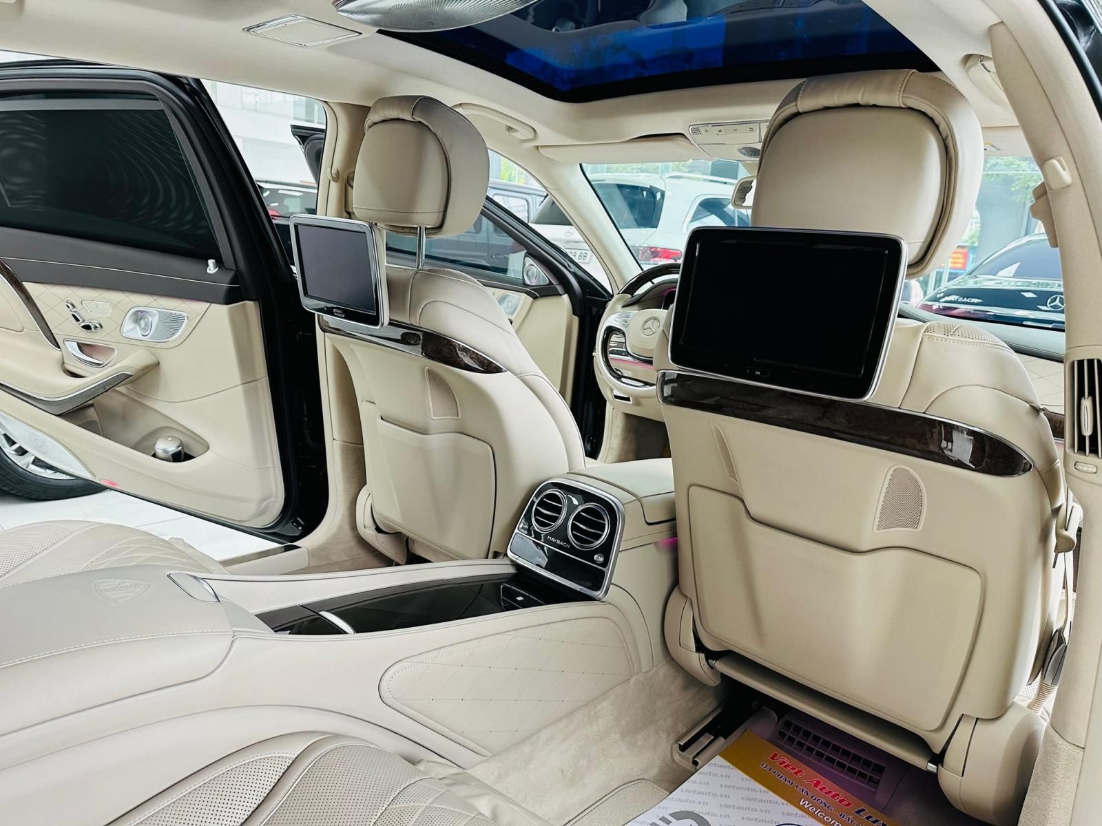 Mercedes-Benz Maybach S400 2016 - Màu đen, nội thất kem, xe chạy ít