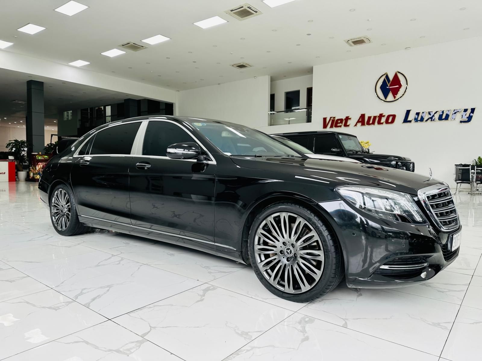 Mercedes-Benz Maybach S400 2016 - Màu đen, nội thất kem, xe chạy ít