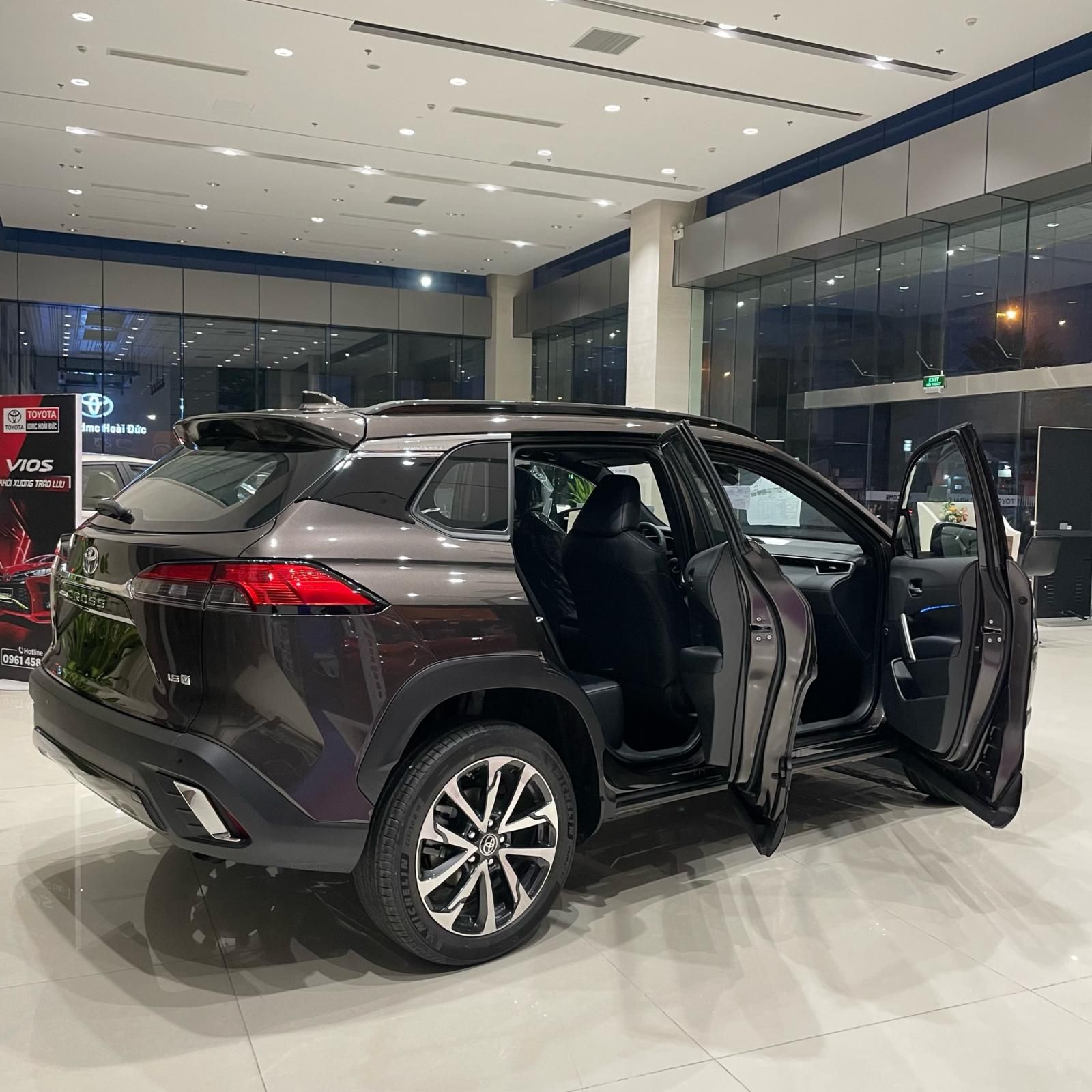 Toyota Corolla Cross 2022 - Sẵn xe, đủ màu, giao ngay, chính sách hỗ trợ cực tốt từ đại lý, hỗ trợ ngân hàng lãi suất tốt nhất thị trường