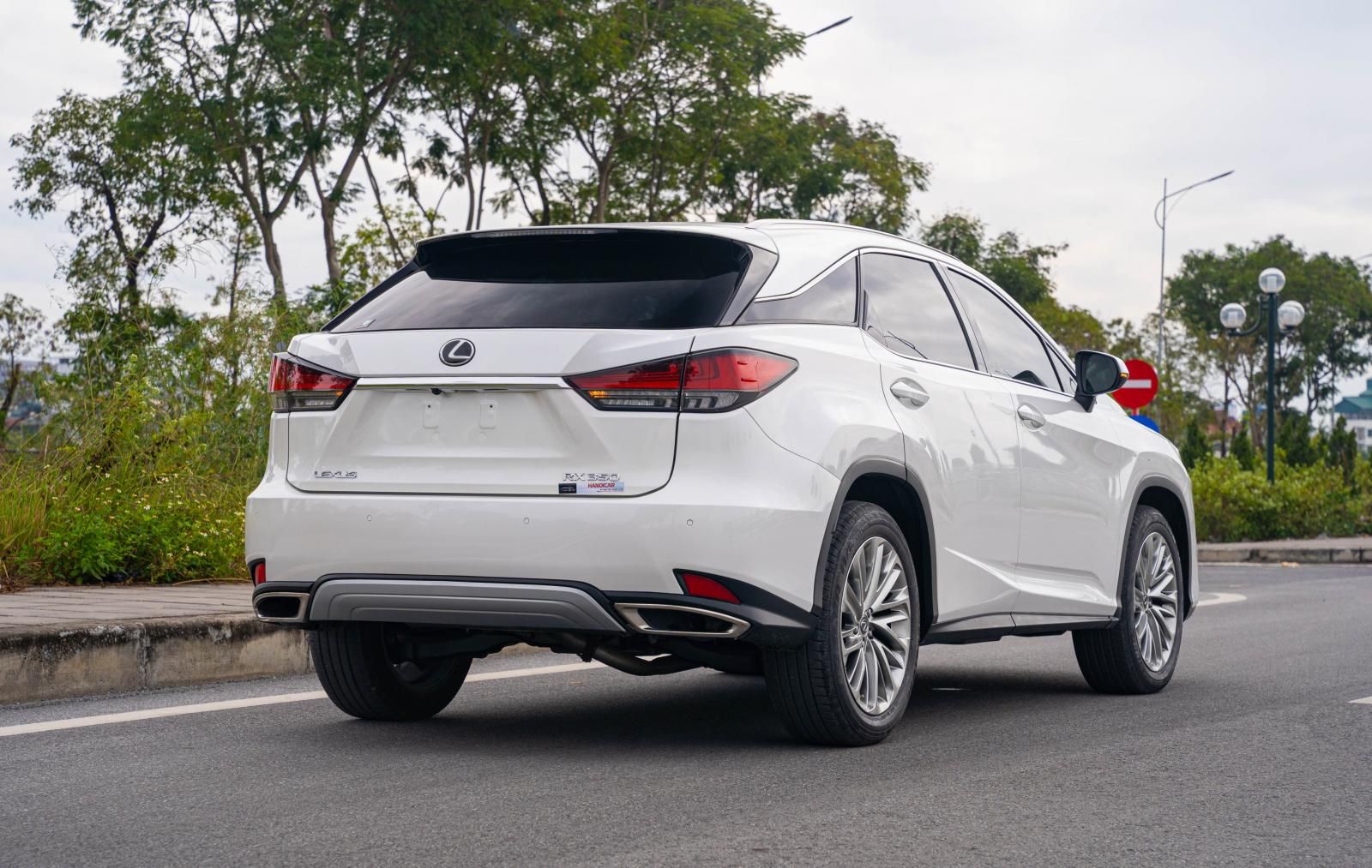 Lexus RX 350 2019 - Cần bán xe màu trắng