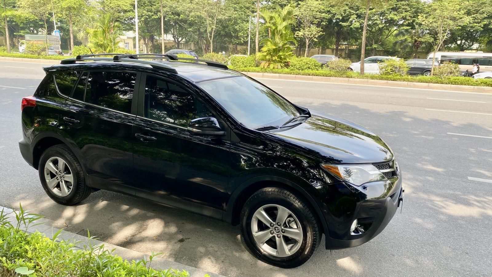 Toyota RAV4 2014 - Xe nhập Mỹ, màu đen nội thất da 2 màu, trang bị đầy đủ đồ chơi, cửa sổ trời