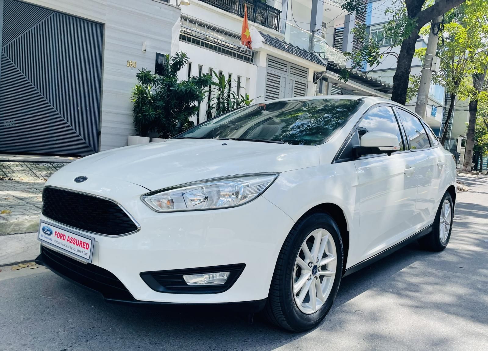 Ford Focus 2017 - Phụ kiện đi kèm: Phim cách nhiệt, ghế da, lót sàn