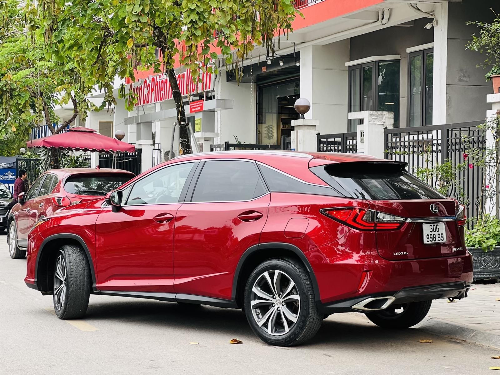 Lexus RX 200 2016 - Xe màu đỏ, nhập khẩu